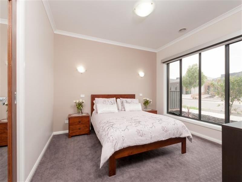 12 Viewside Crescent, Craigieburn VIC 3064