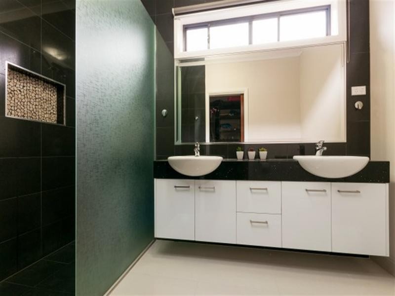 12 Viewside Crescent, Craigieburn VIC 3064