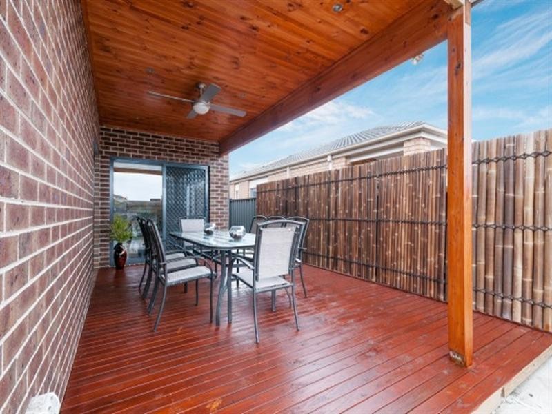 12 Viewside Crescent, Craigieburn VIC 3064