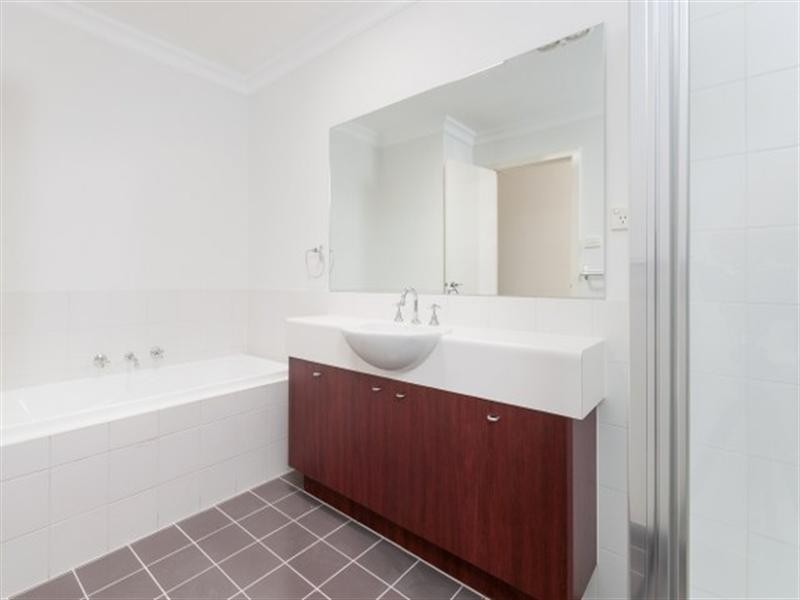 15 Crestview Close, Roxburgh Park VIC 3064