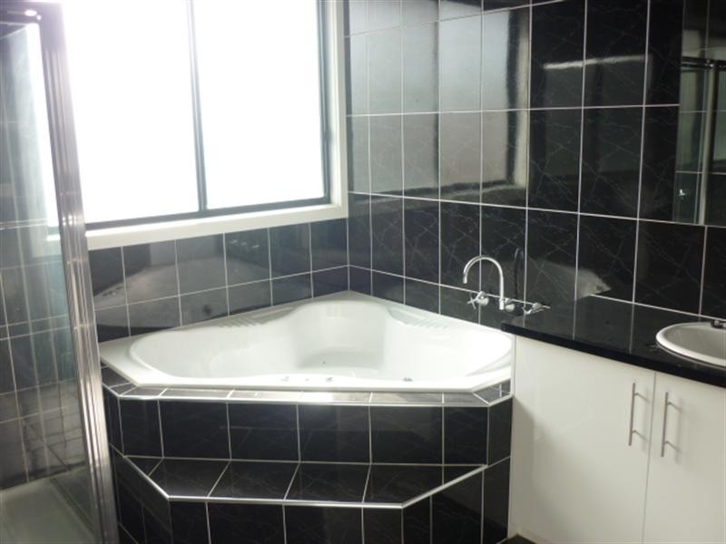 6 Paroo Avenue, Roxburgh Park VIC 3064