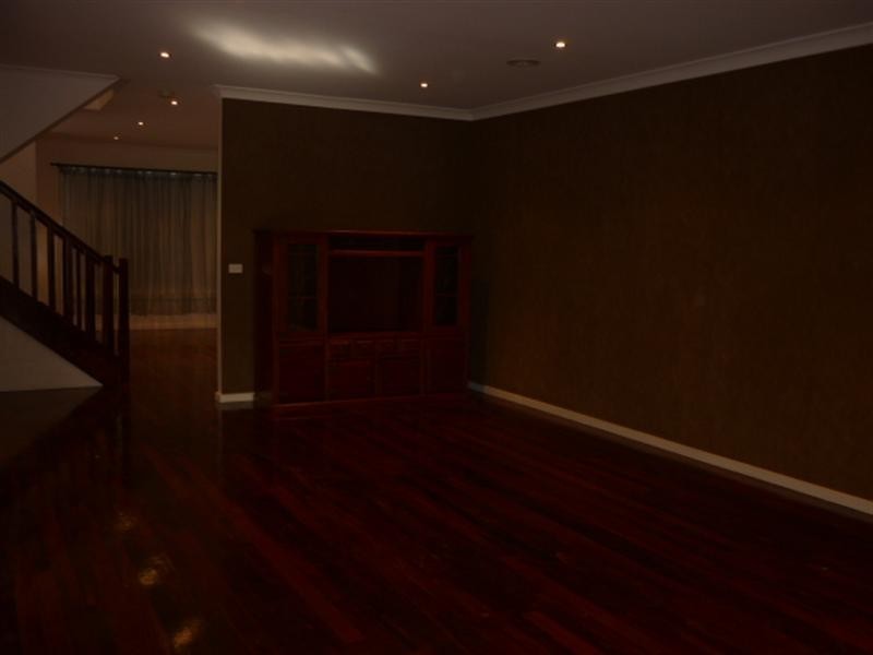 6 Paroo Avenue, Roxburgh Park VIC 3064