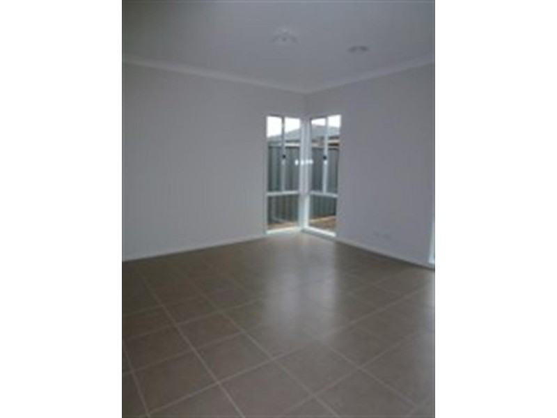 10 Crosskeys Road, Craigieburn VIC 3064