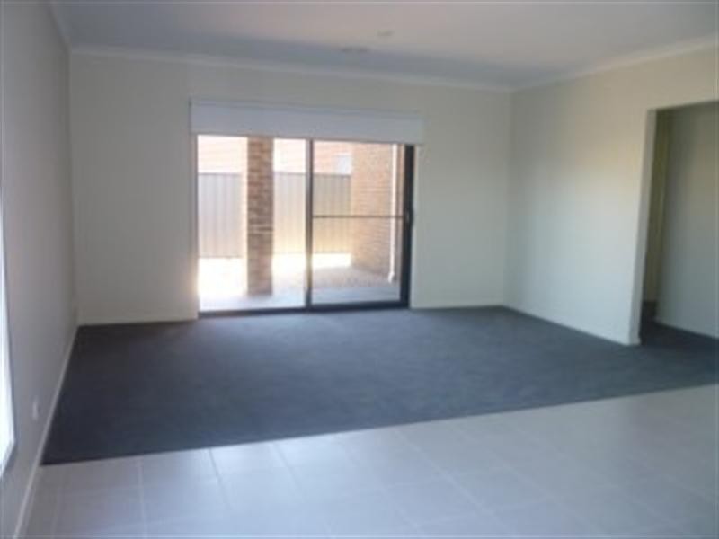 7 Pearce Way, Craigieburn VIC 3064