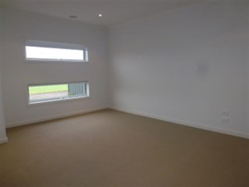 35 Kirkstead Grove, Craigieburn VIC 3064