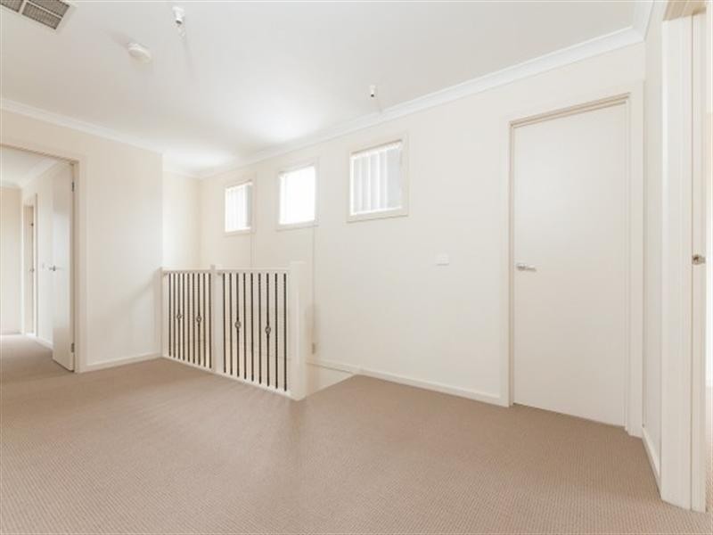86 Hayfield Road, Roxburgh Park VIC 3064