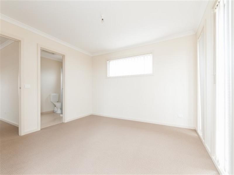 86 Hayfield Road, Roxburgh Park VIC 3064