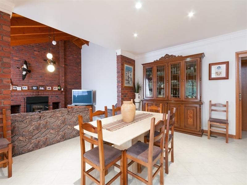 19 Simmington Circuit, Greenvale VIC 3059