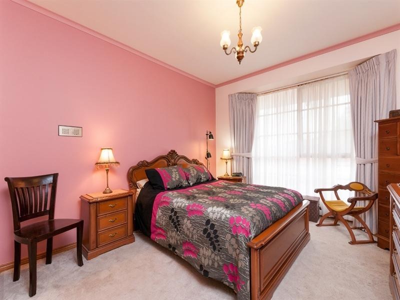19 Simmington Circuit, Greenvale VIC 3059