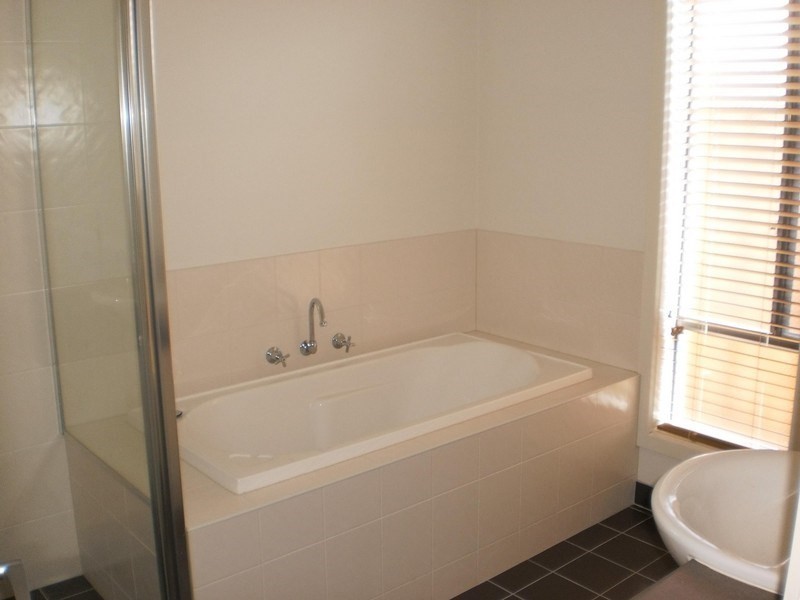 39 Hoxton Crescent, Craigieburn VIC 3064