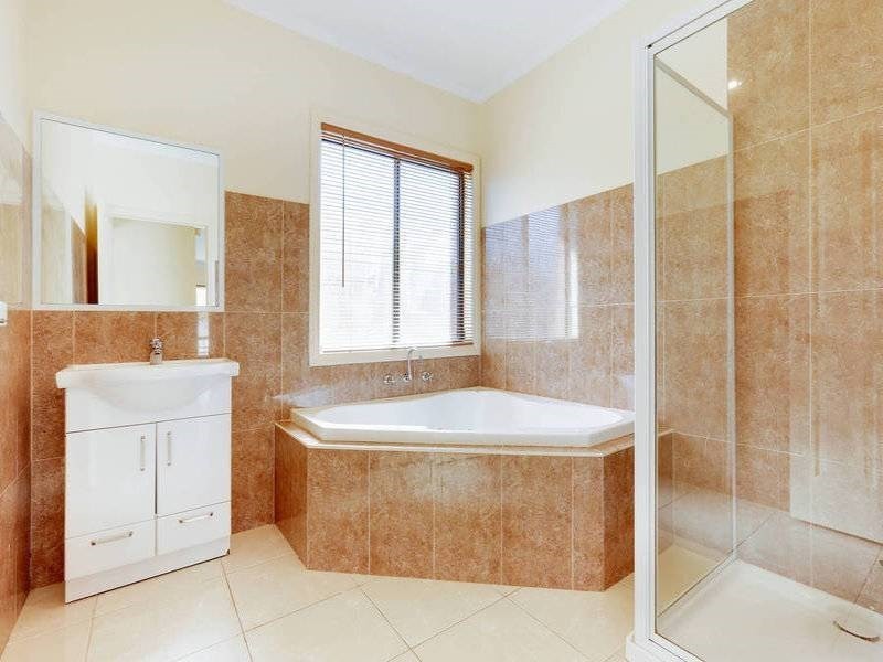 21 Berrima Close, Craigieburn VIC 3064