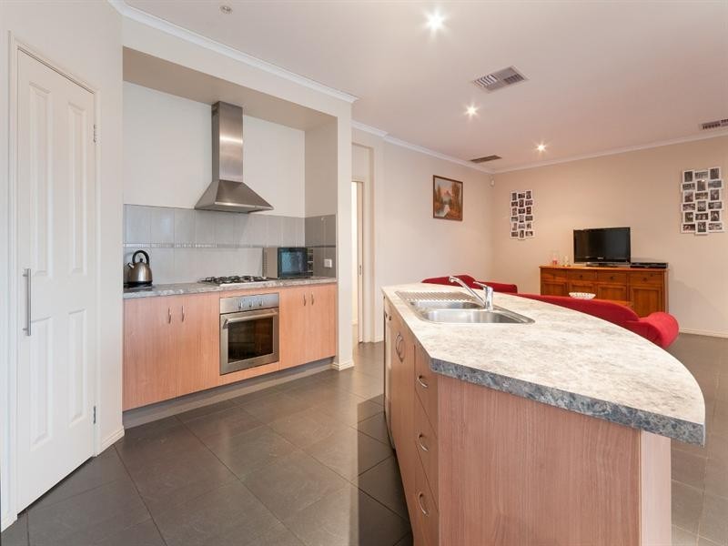 124 Malcolm Creek Parade, Craigieburn VIC 3064