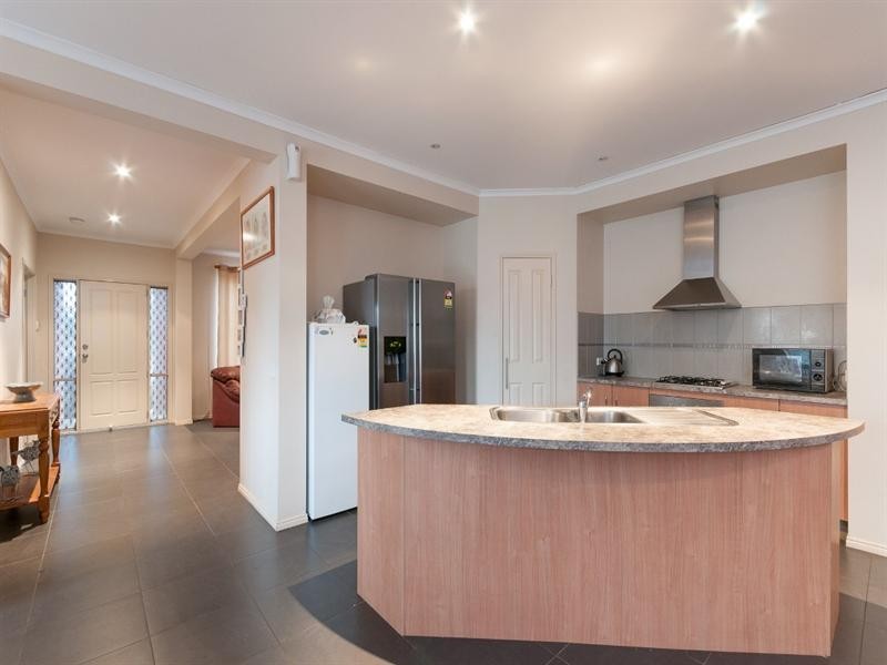 124 Malcolm Creek Parade, Craigieburn VIC 3064