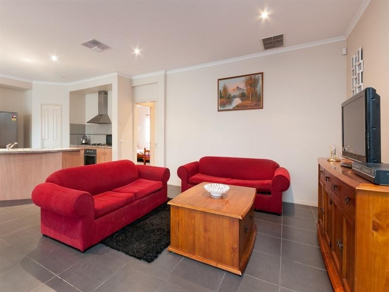 124 Malcolm Creek Parade, Craigieburn VIC 3064