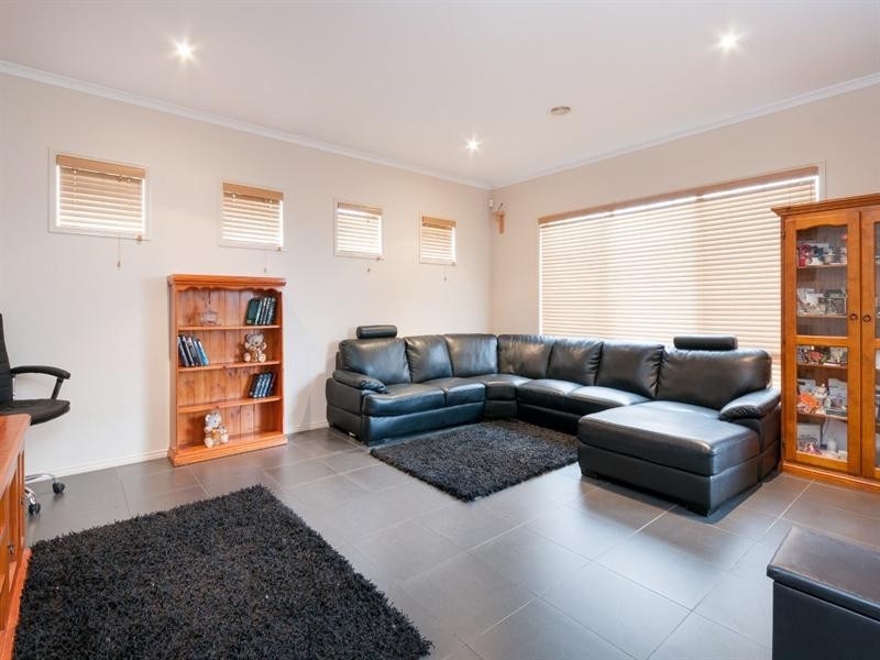 124 Malcolm Creek Parade, Craigieburn VIC 3064