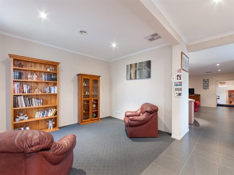 124 Malcolm Creek Parade, Craigieburn VIC 3064