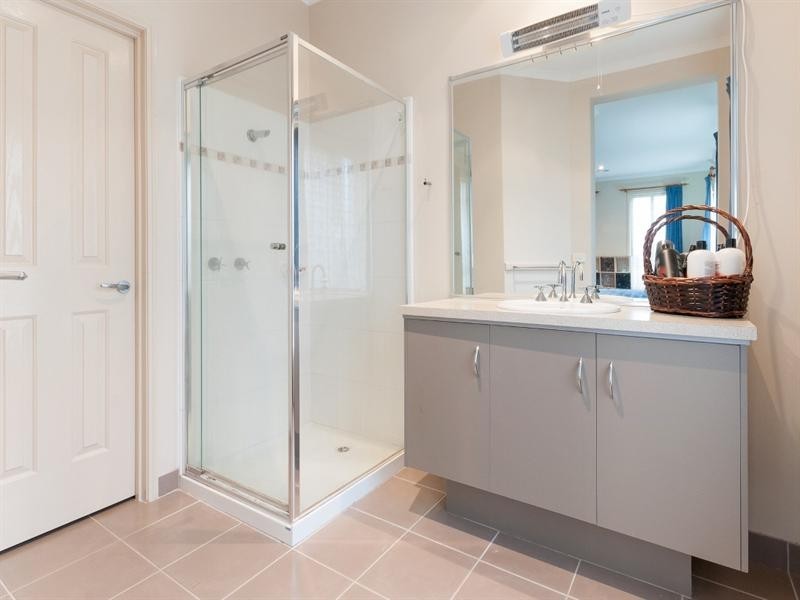 124 Malcolm Creek Parade, Craigieburn VIC 3064