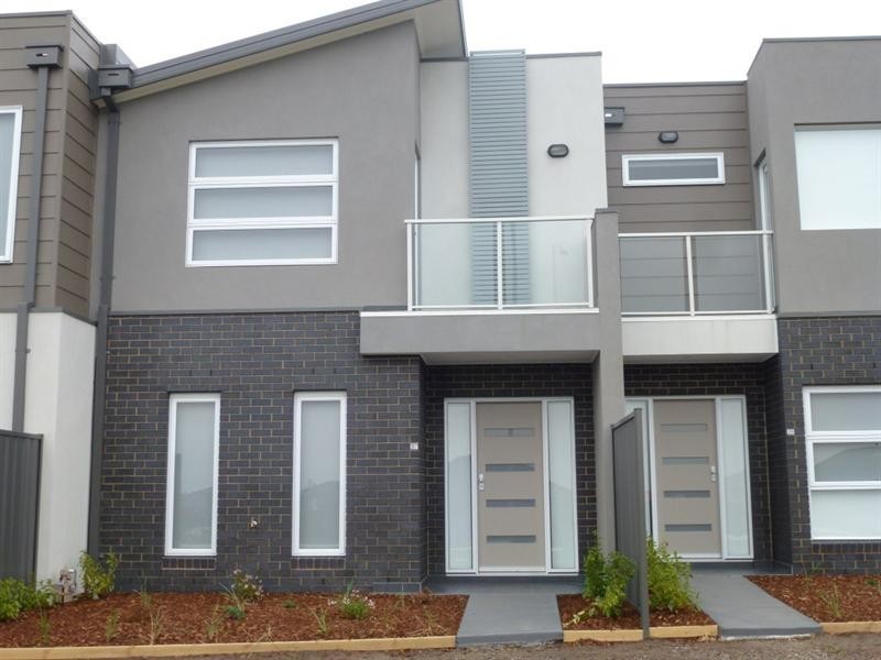 25 Kirkstead Grove, Craigieburn VIC 3064