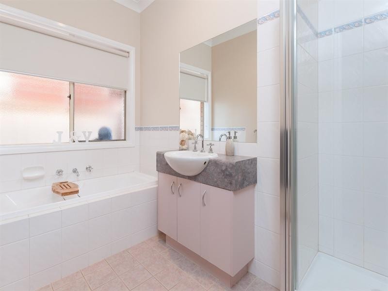 5 Parkstone View, Craigieburn VIC 3064