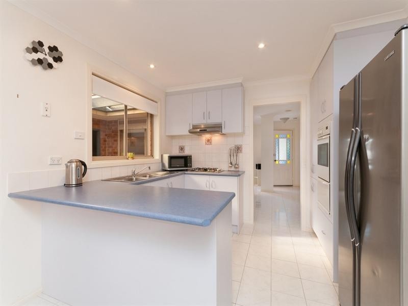 3 Almands Avenue, Roxburgh Park VIC 3064