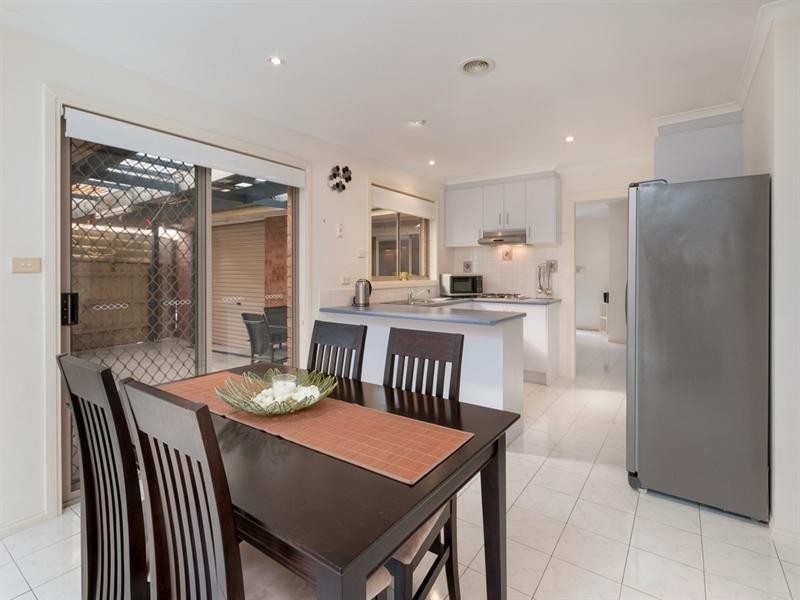 3 Almands Avenue, Roxburgh Park VIC 3064