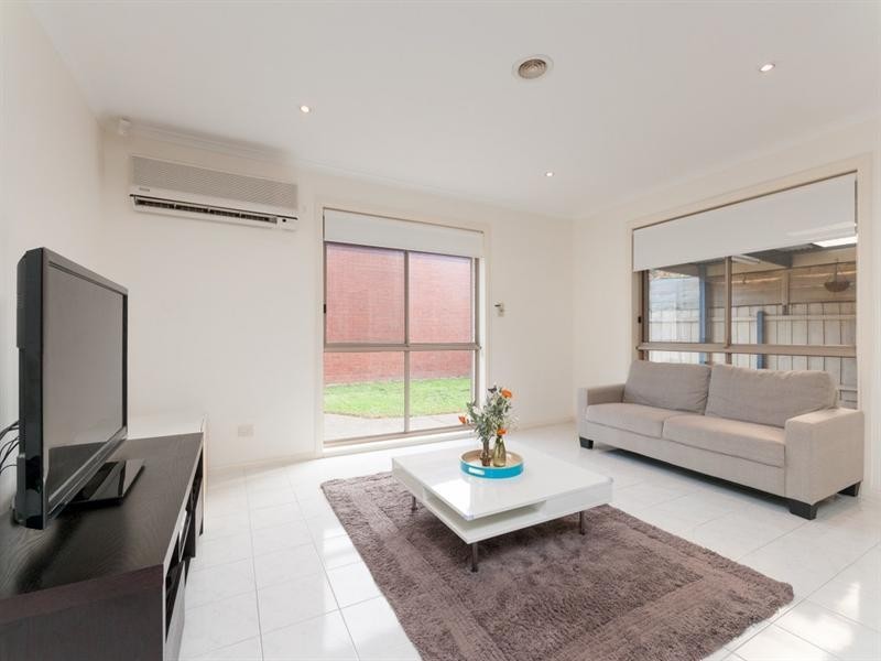 3 Almands Avenue, Roxburgh Park VIC 3064