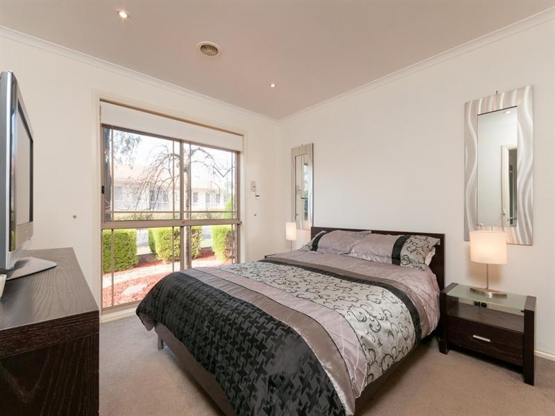 3 Almands Avenue, Roxburgh Park VIC 3064