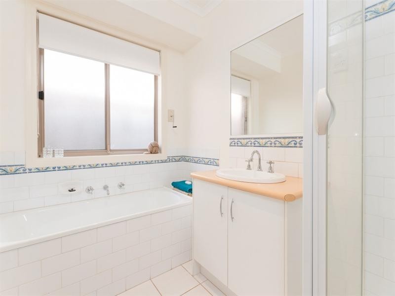 3 Almands Avenue, Roxburgh Park VIC 3064