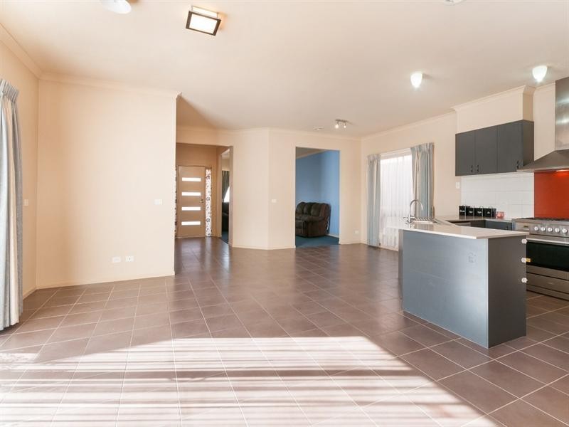 4 Houghton Court, Craigieburn VIC 3064