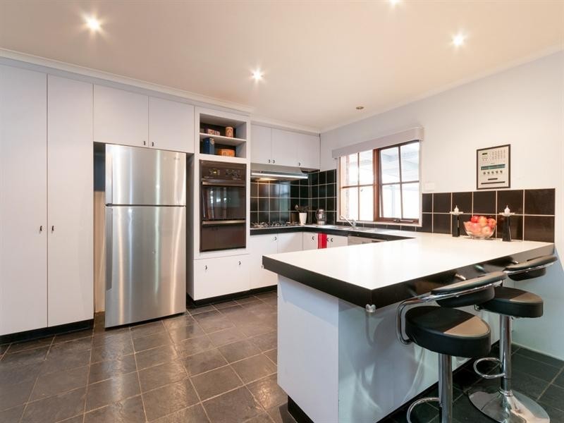 8 Kingston Heath Court, Craigieburn VIC 3064