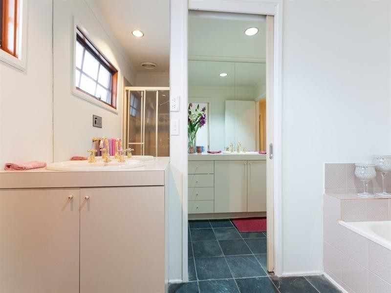 8 Kingston Heath Court, Craigieburn VIC 3064