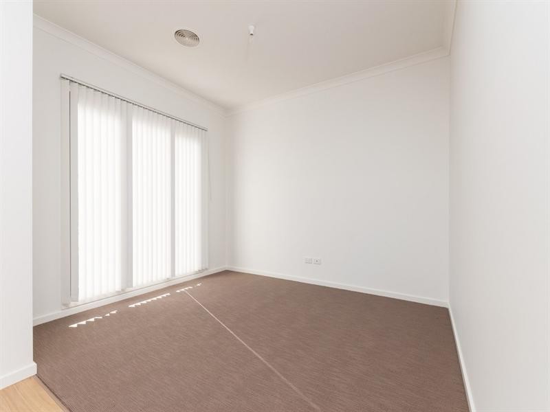 27 Daybreak Vista, Mickleham VIC 3064