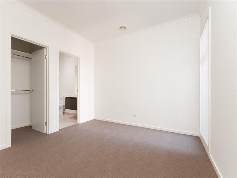 27 Daybreak Vista, Mickleham VIC 3064