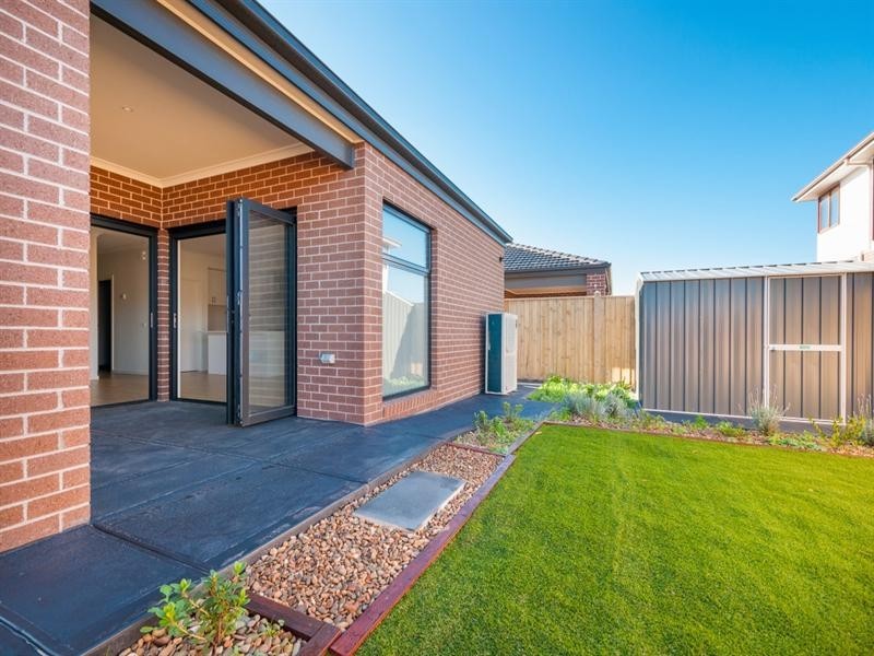 27 Daybreak Vista, Mickleham VIC 3064