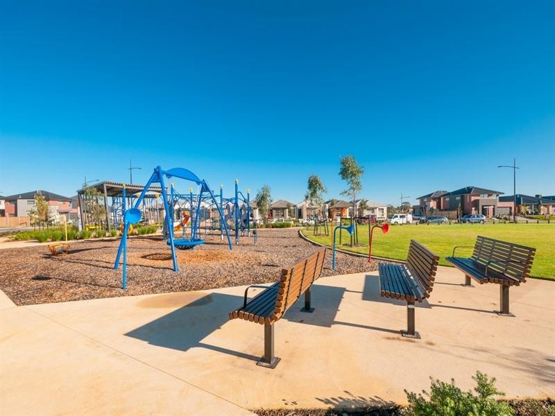 27 Daybreak Vista, Mickleham VIC 3064