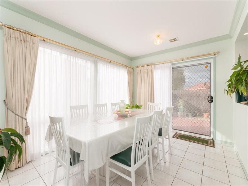 44 Santa Cruz Boulevard, Roxburgh Park VIC 3064