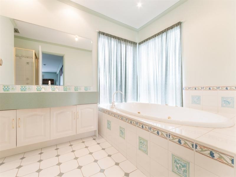 44 Santa Cruz Boulevard, Roxburgh Park VIC 3064