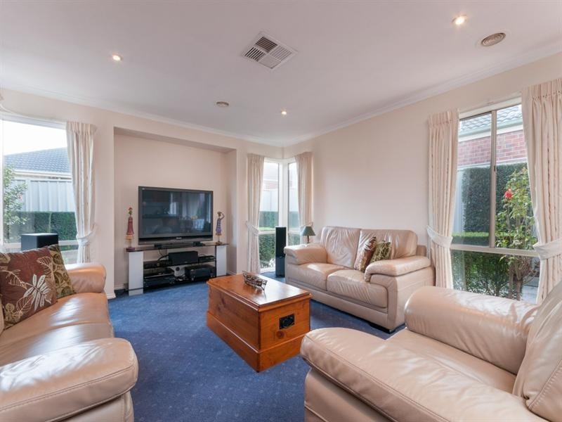 6 Tusmore Rise, Craigieburn VIC 3064