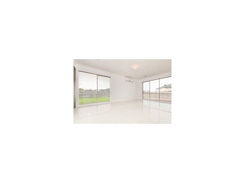27 Grange Rise, Craigieburn VIC 3064