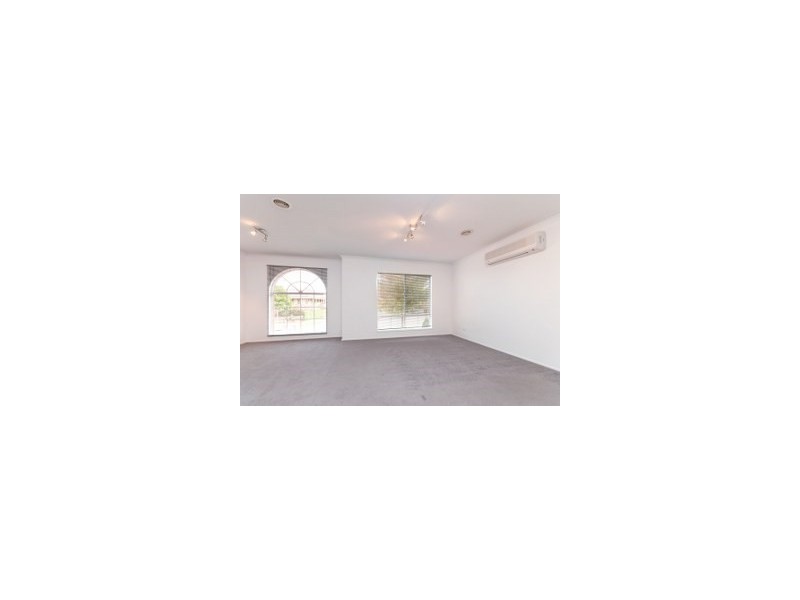 27 Grange Rise, Craigieburn VIC 3064