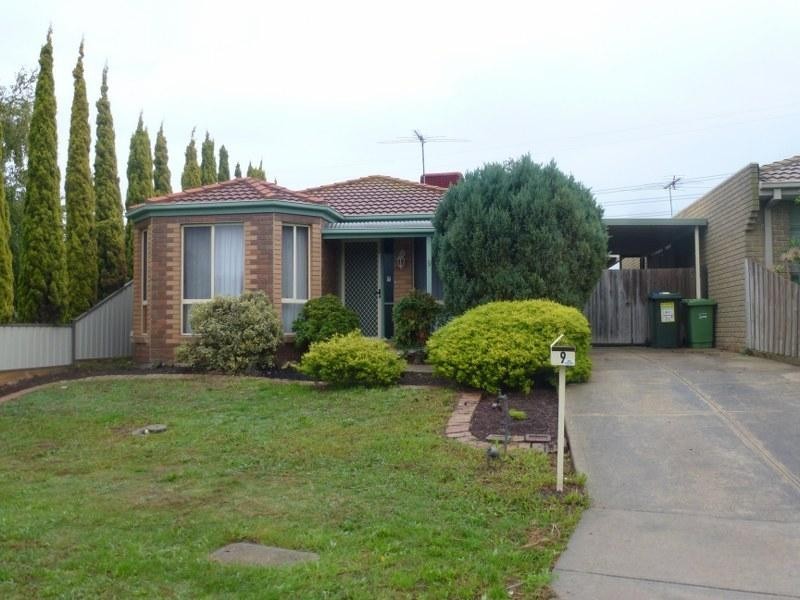 9 Baynton Crescent, Roxburgh Park VIC 3064
