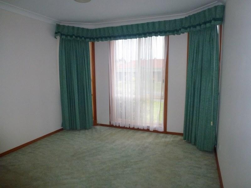 9 Baynton Crescent, Roxburgh Park VIC 3064