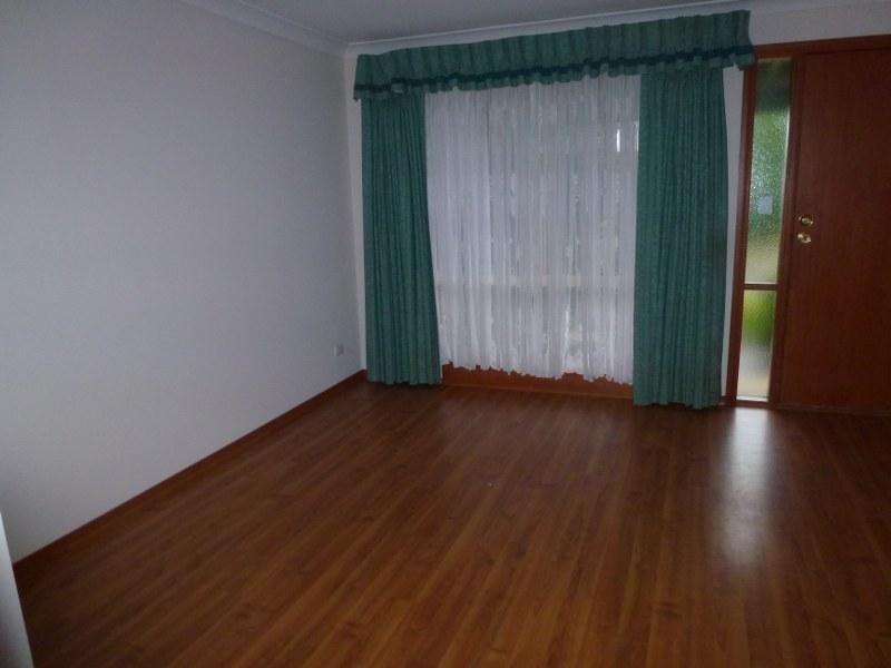 9 Baynton Crescent, Roxburgh Park VIC 3064