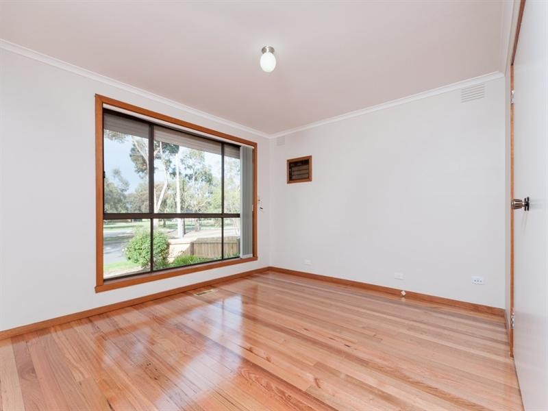 10 Whitley Crescent, Craigieburn VIC 3064