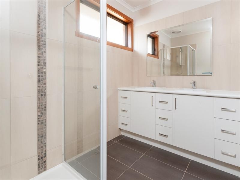 10 Whitley Crescent, Craigieburn VIC 3064