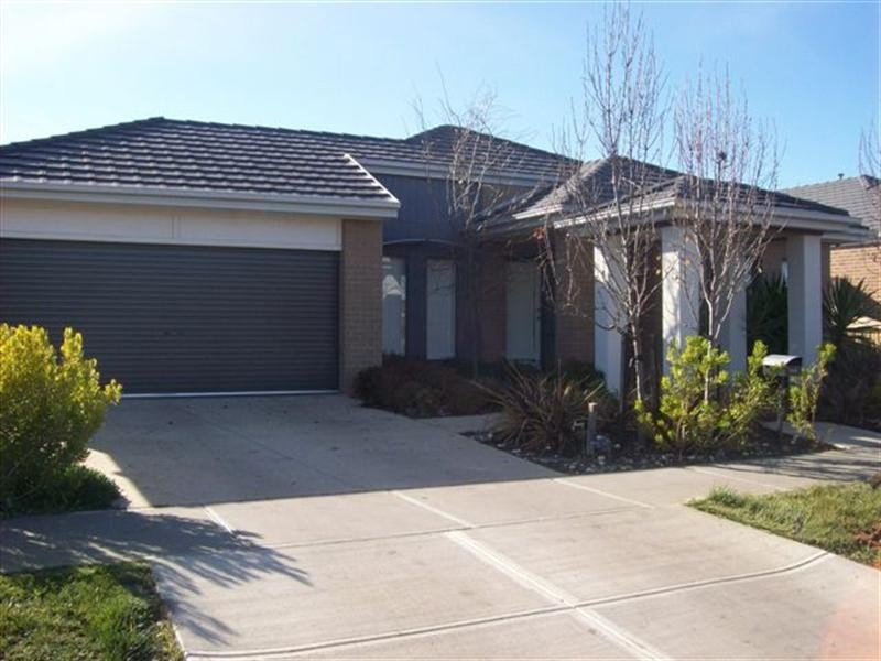 13 Grosvenor Square, Craigieburn VIC 3064