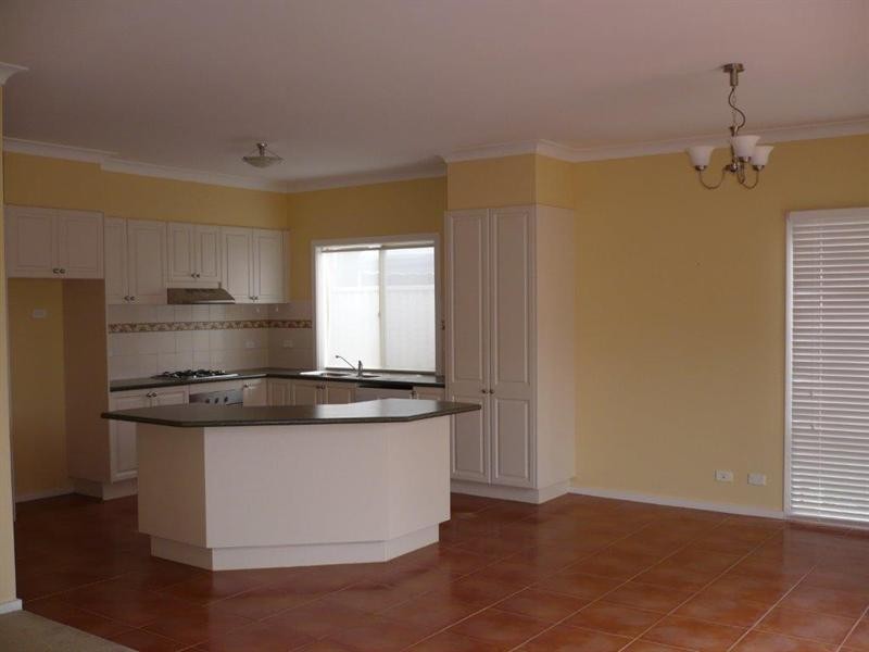 6 Roanoke Green, Craigieburn VIC 3064