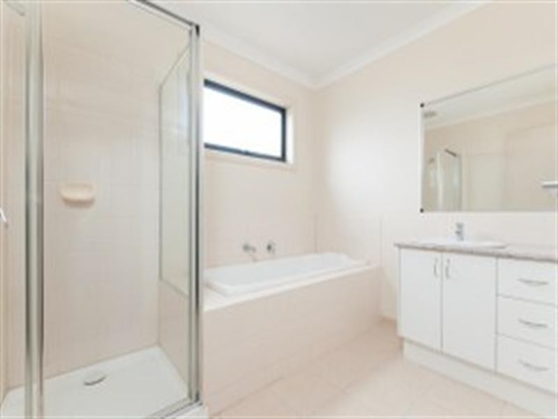 86 Hayfield Road, Roxburgh Park VIC 3064