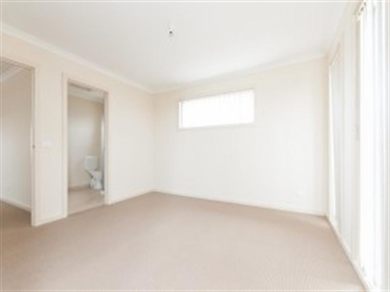 86 Hayfield Road, Roxburgh Park VIC 3064