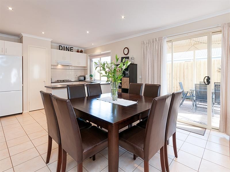 34 Rhine Drive, Roxburgh Park VIC 3064